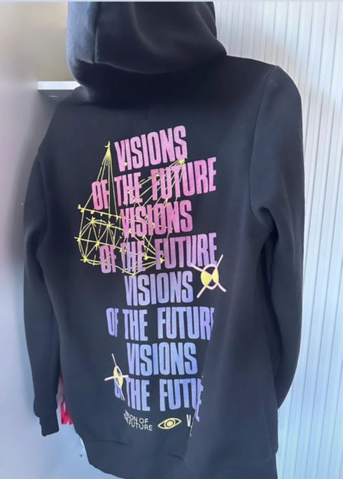 Hanorac Bershka cu model pe spate