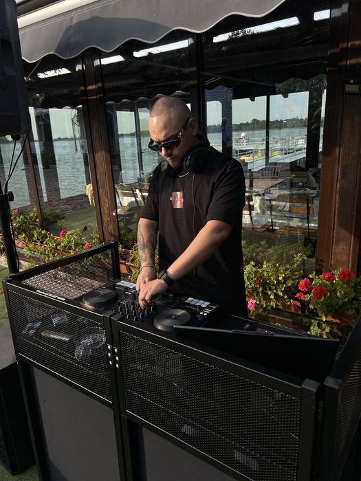 DJ pentru nunți, botezuri, majorate și petreceri private