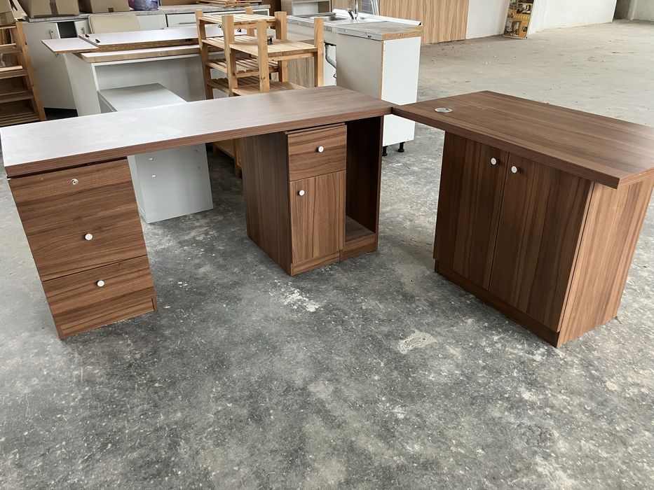 Birou modern in stare foarte buna