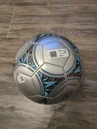Футболна топка Adidas Messi club
