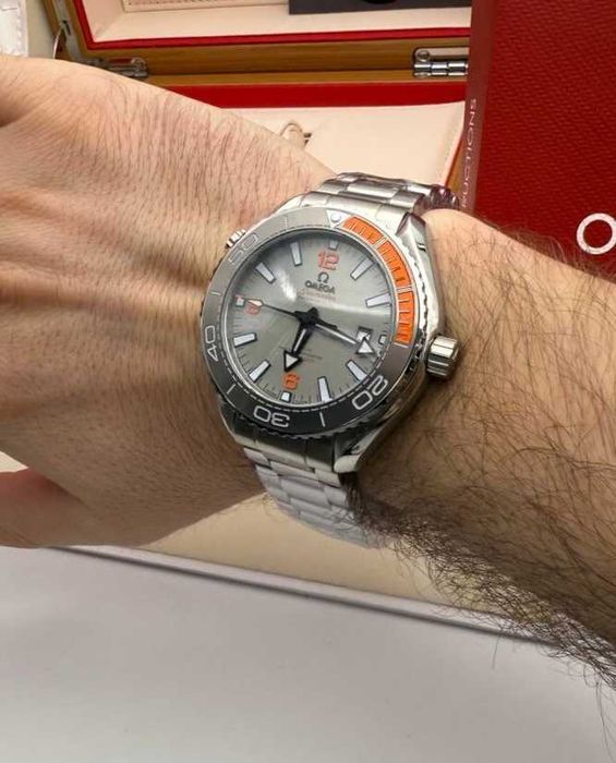 omega seamaster planetocean сребристо сиво
