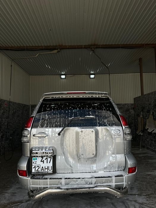 Задняя дверь автомобиля