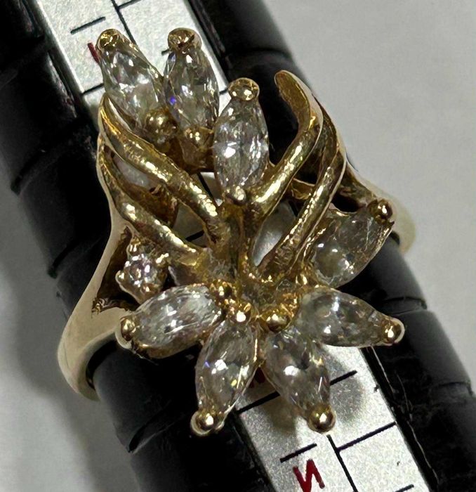 Златен пръстен 14 К 585 /4,50 гр.