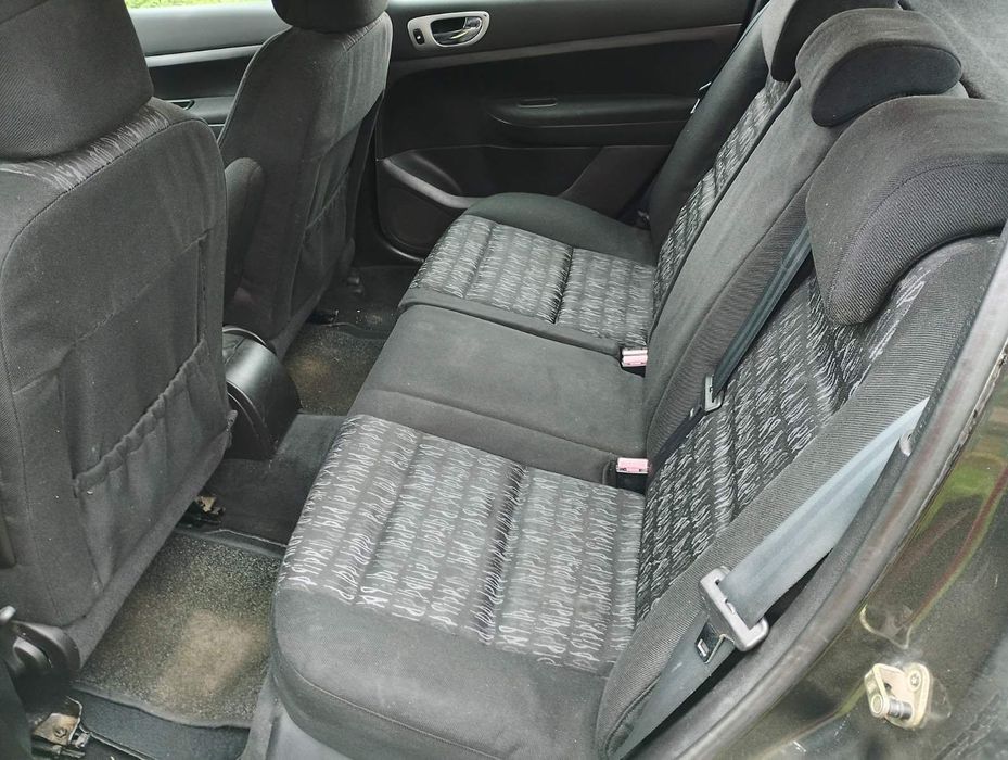 Продавам Пежо 307