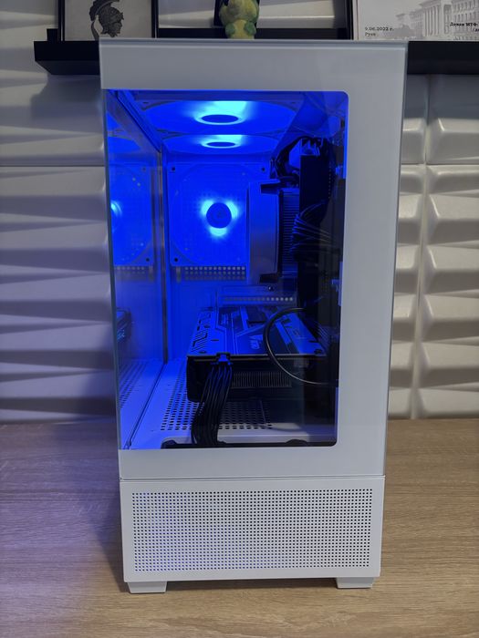 Бял геймърски компютър Ryzen 8 ядрен, RX480 8gb, 8ram, 512 ssd, 550W