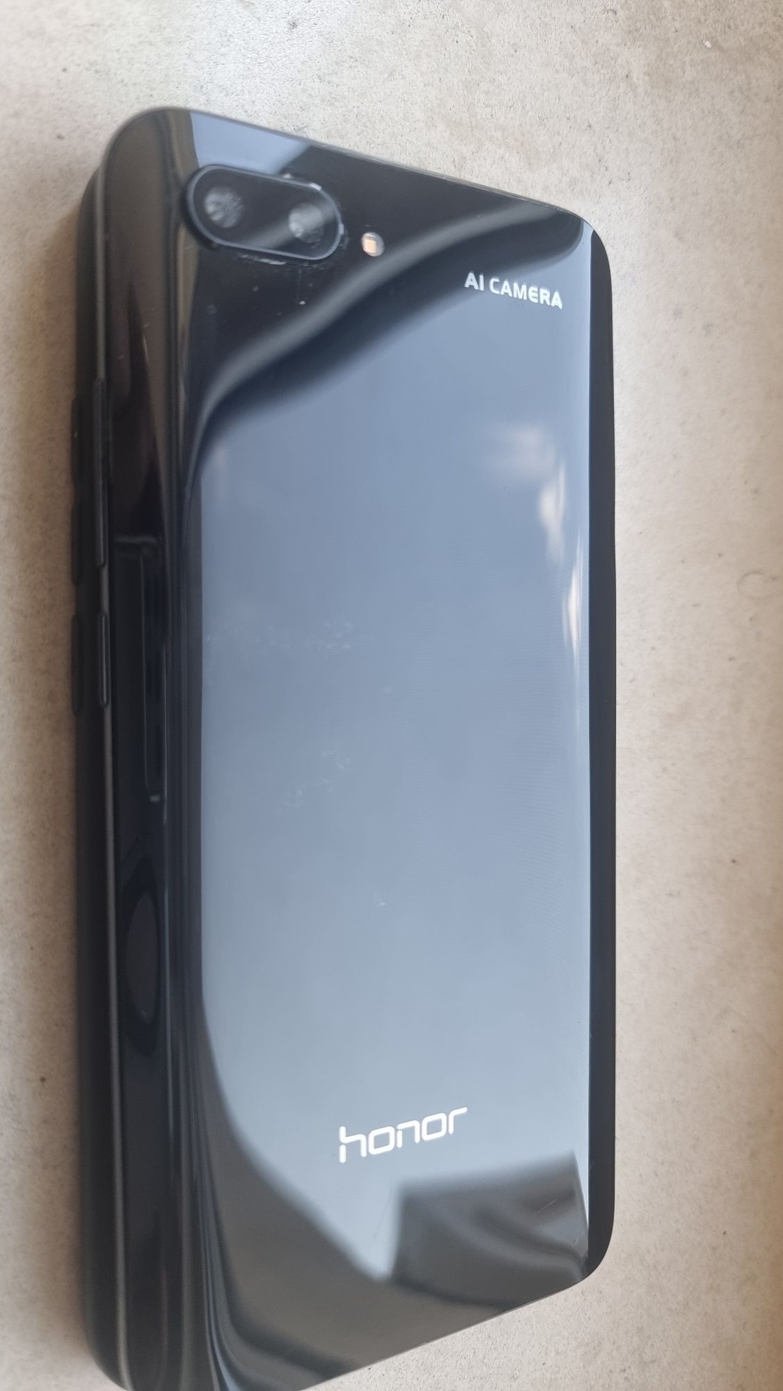 Honor 10  5.84 inch, 64 ROM, 4GB Ram