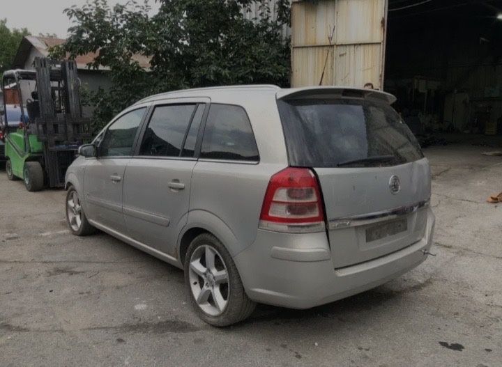 Продаваме опел зафира б 1.9цдти 120кс opel zafira 1.9cdti 120hp.