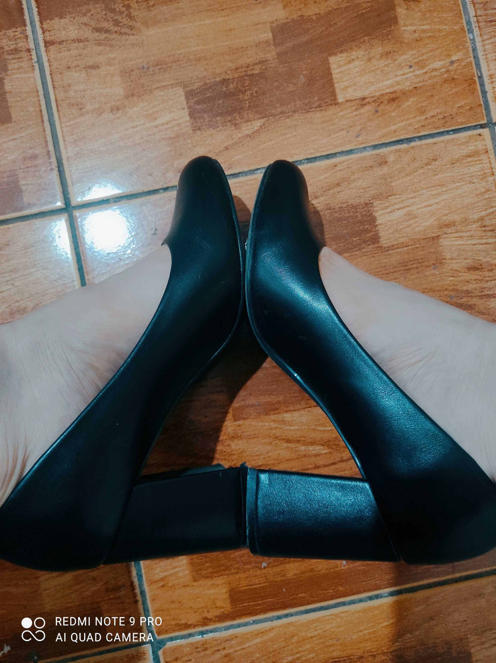 Черные туфли 37 размер