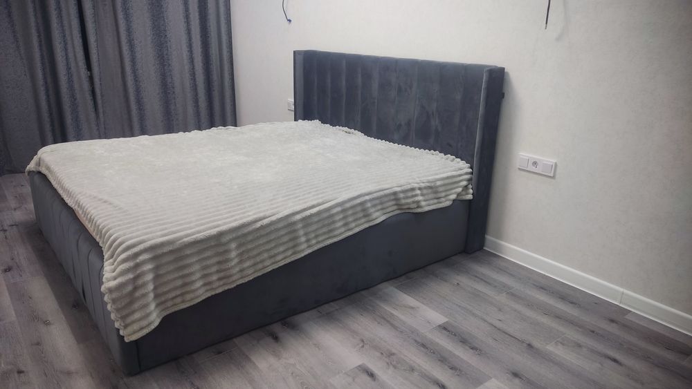 Кровать двуспальная  180х200