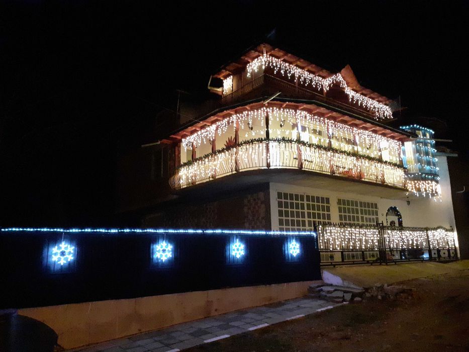 Декорация топло Бяла светеща висулка 168