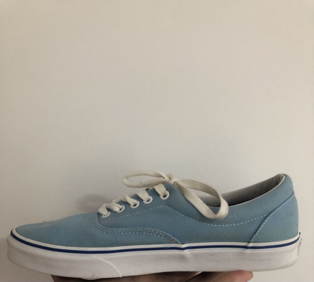 Vans albastru deschis