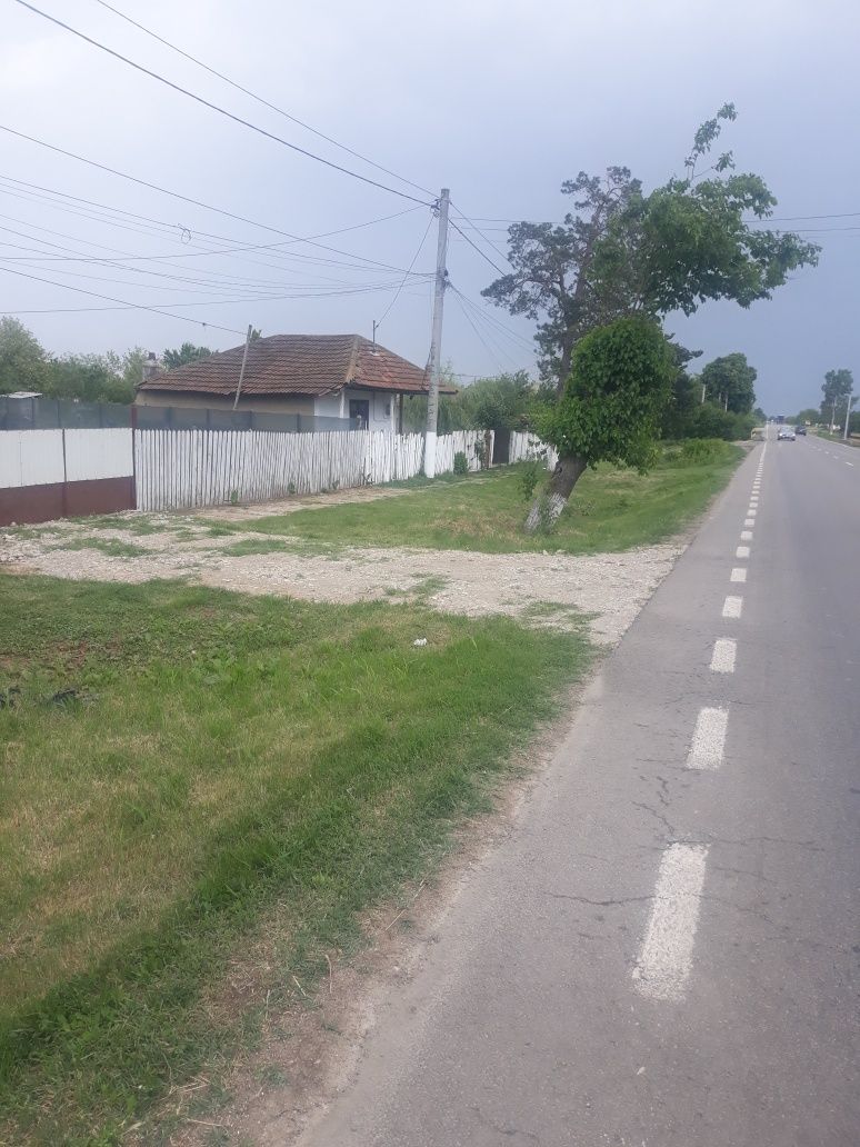 Vând casa 4 camere