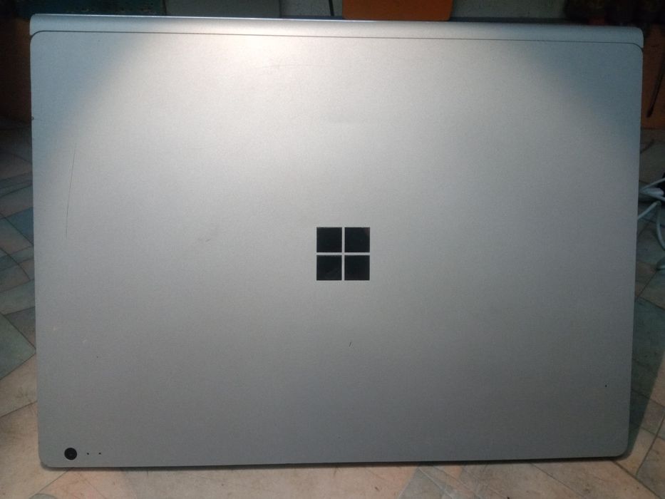 Microsoft surface book pro цял лаптоп за части.