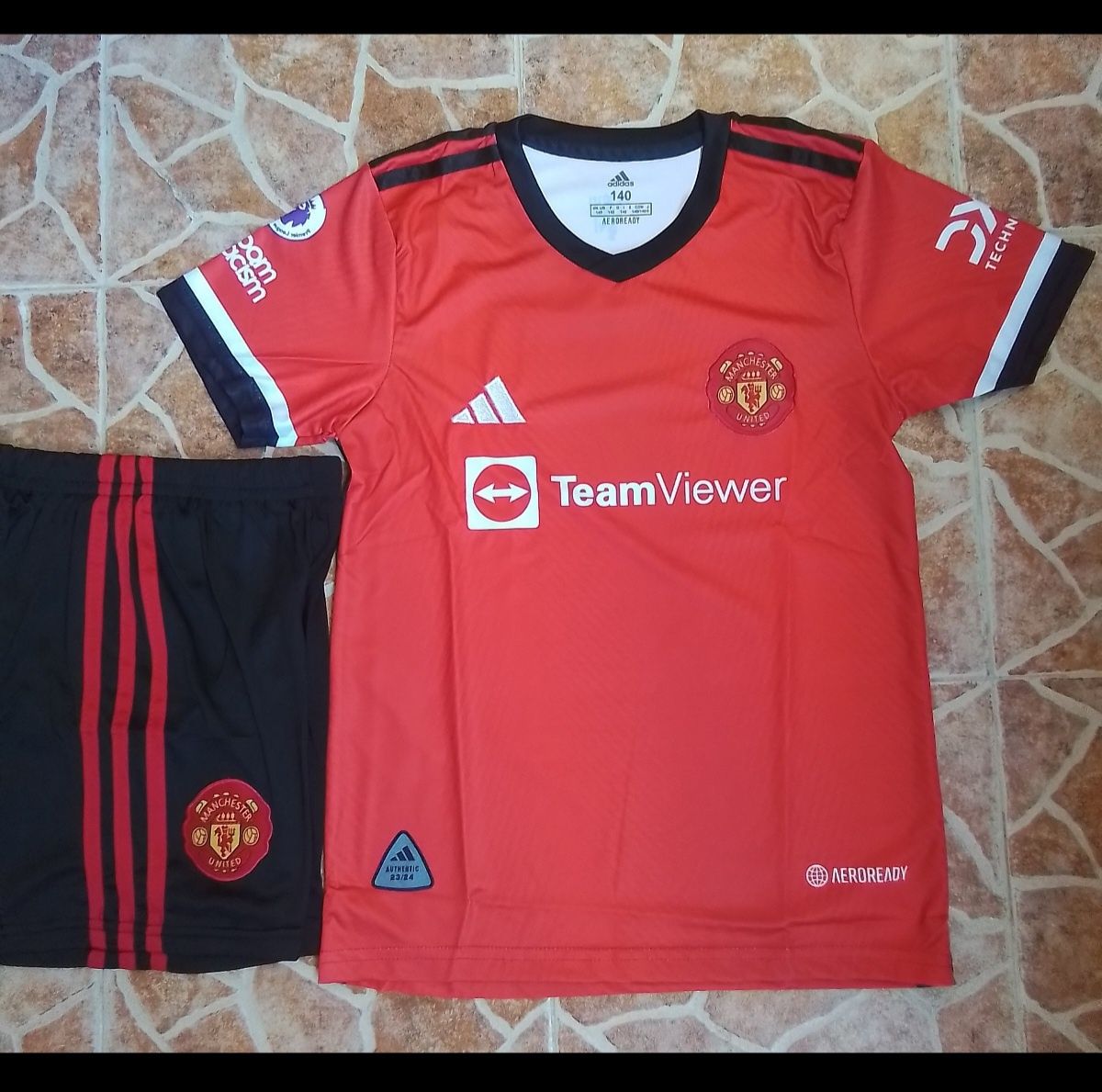 Manchester United детско юношески футболни екипи ПОСЛЕДНИ бройки