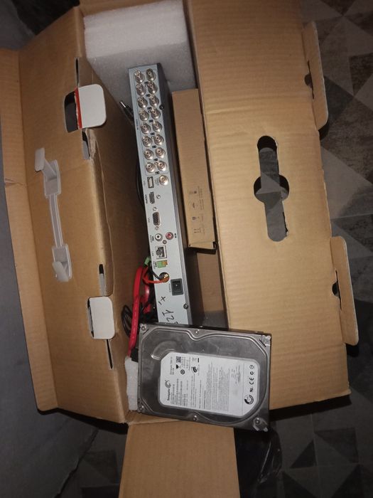 Цифровой видеорегистратор (DVR) серии Hikvision DS-7200.