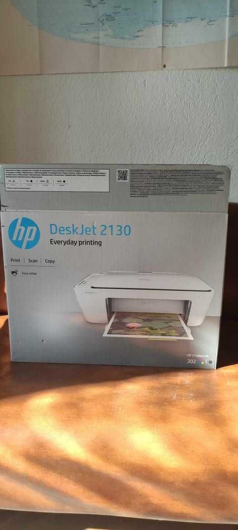 Цветен принтер, скенер и ксерокс HP Deskjet 2130 All-in-one Series