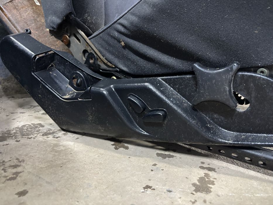 Продам передние сиденья от w210