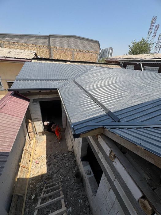 Karopka holatida uy sotiladi srochno yer narhida