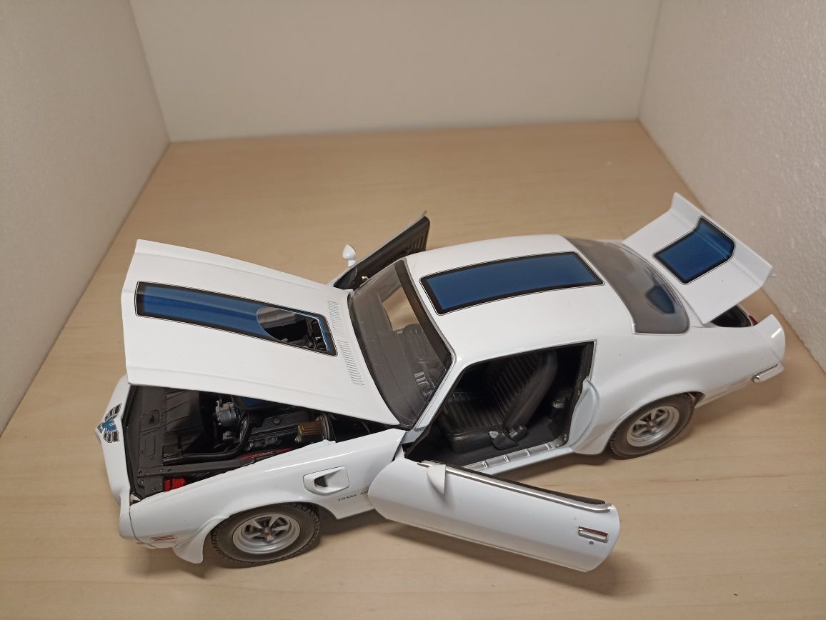 Pontiac 1972 macheta auto la scara 1:18 welly