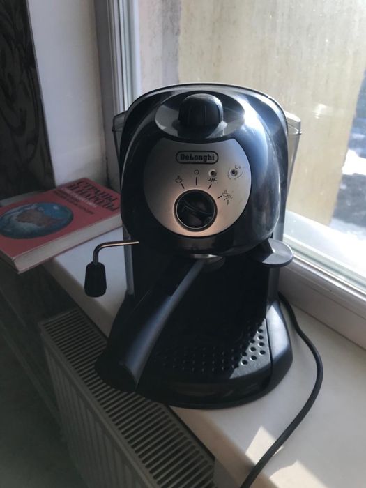 Кофеварка Delonghi рожковая