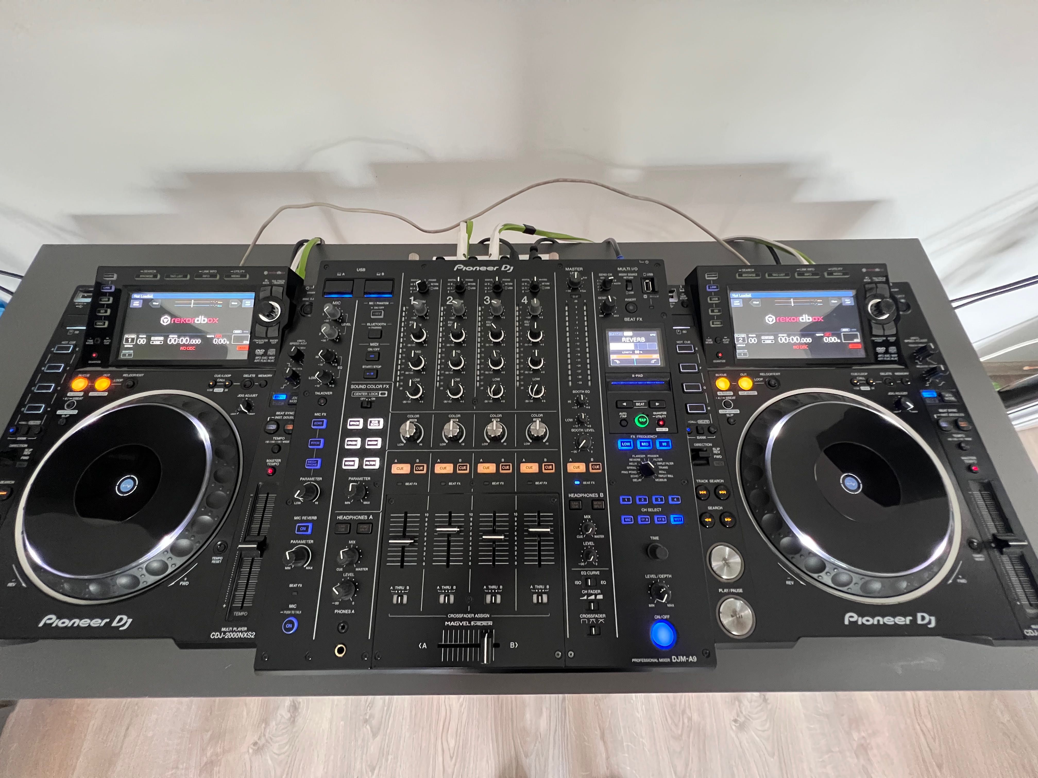 Pioneer CDJ-2000 NEXUS+Pioneer DJM - A9
