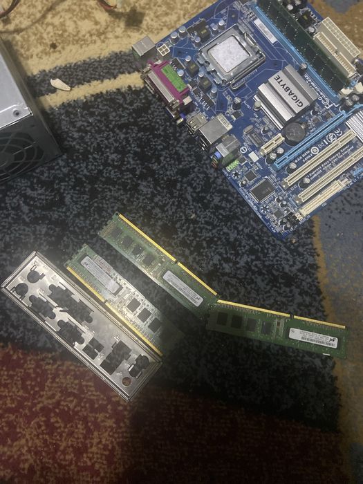 Leptop,sursa,plcute ram si placa de baza