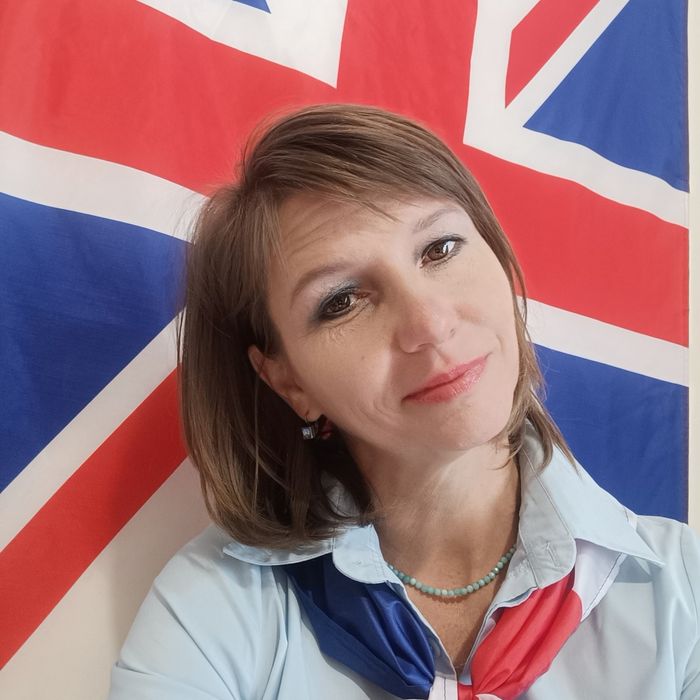 Репетитор английского языка школы  "Fly High"