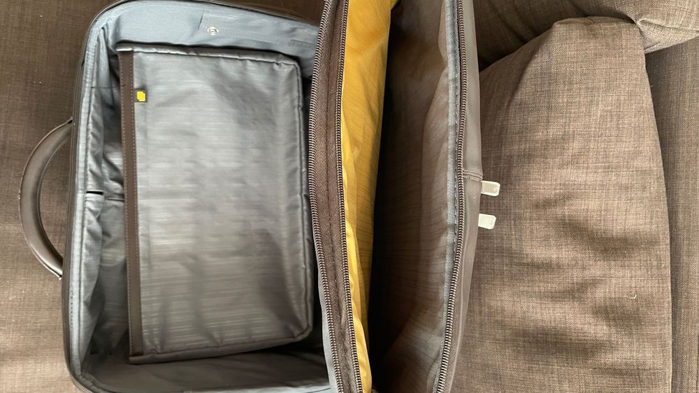 Малък кожен куфар на колелца Samsonite