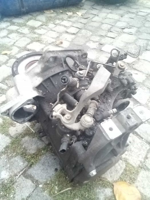 Скорости  Фолксваген Кади 3 20  109кс бензин метан 2012г -940 лева