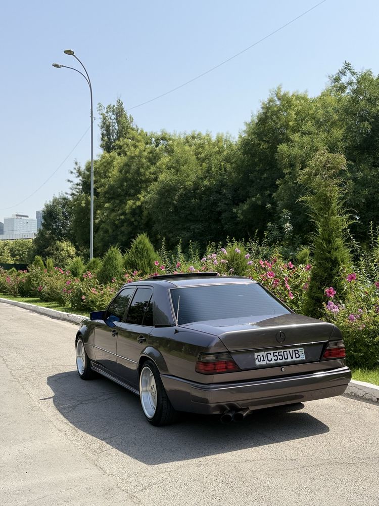 Мерседес Бенз W124 волчок 5.5 AMG матор сотилади