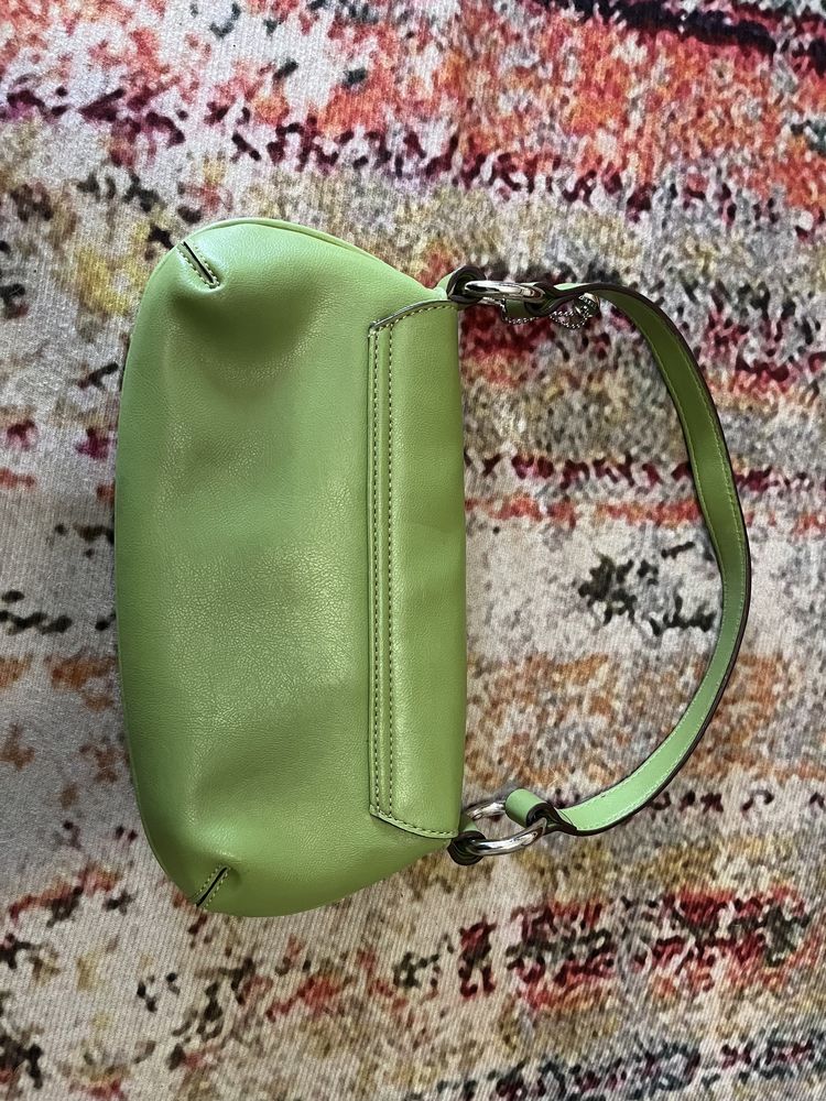 Малка дамска чанта на марката Esprit