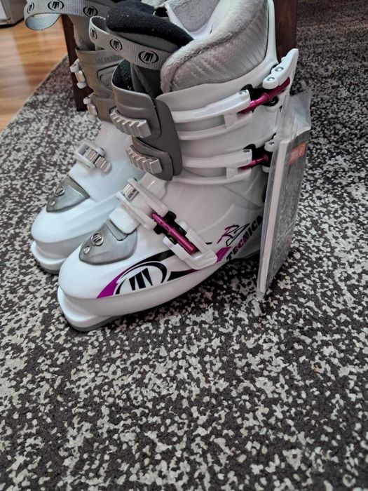 Bocanci de schii pt.fete NOU
