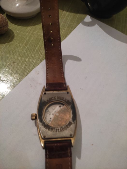 Продам часы работает состояние отличное