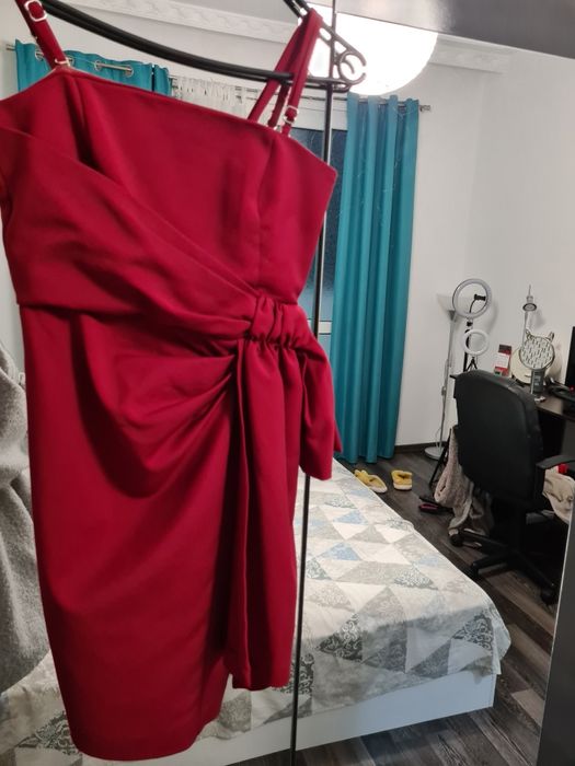 Червена елегантна рокля – чисто нова, не е носена