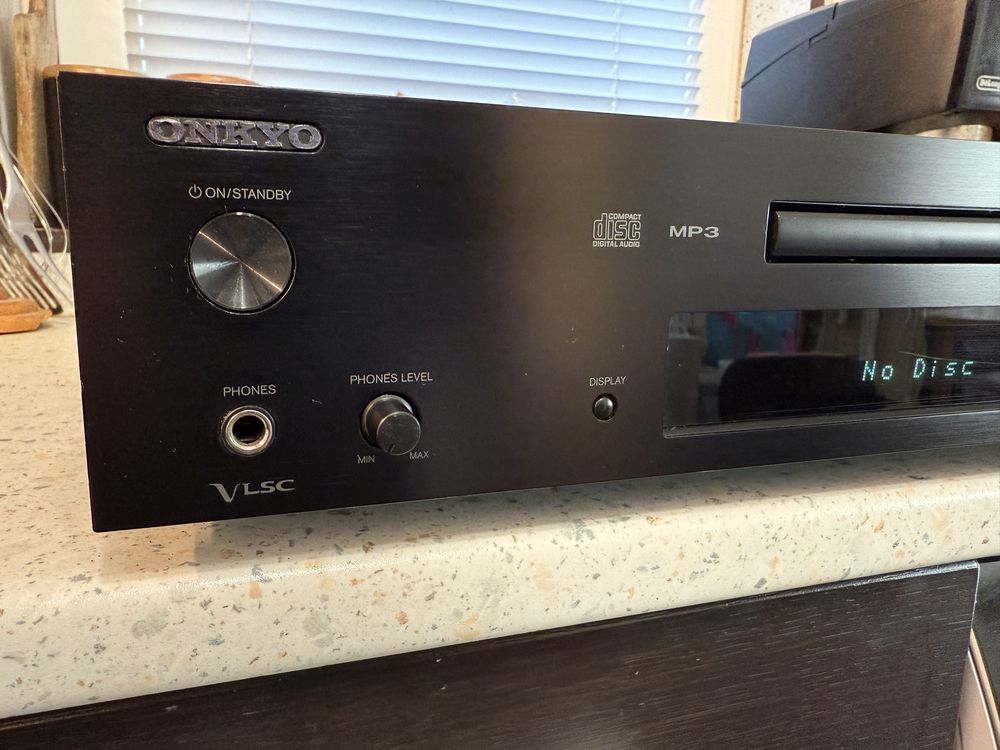 Onkyo C 7030 player