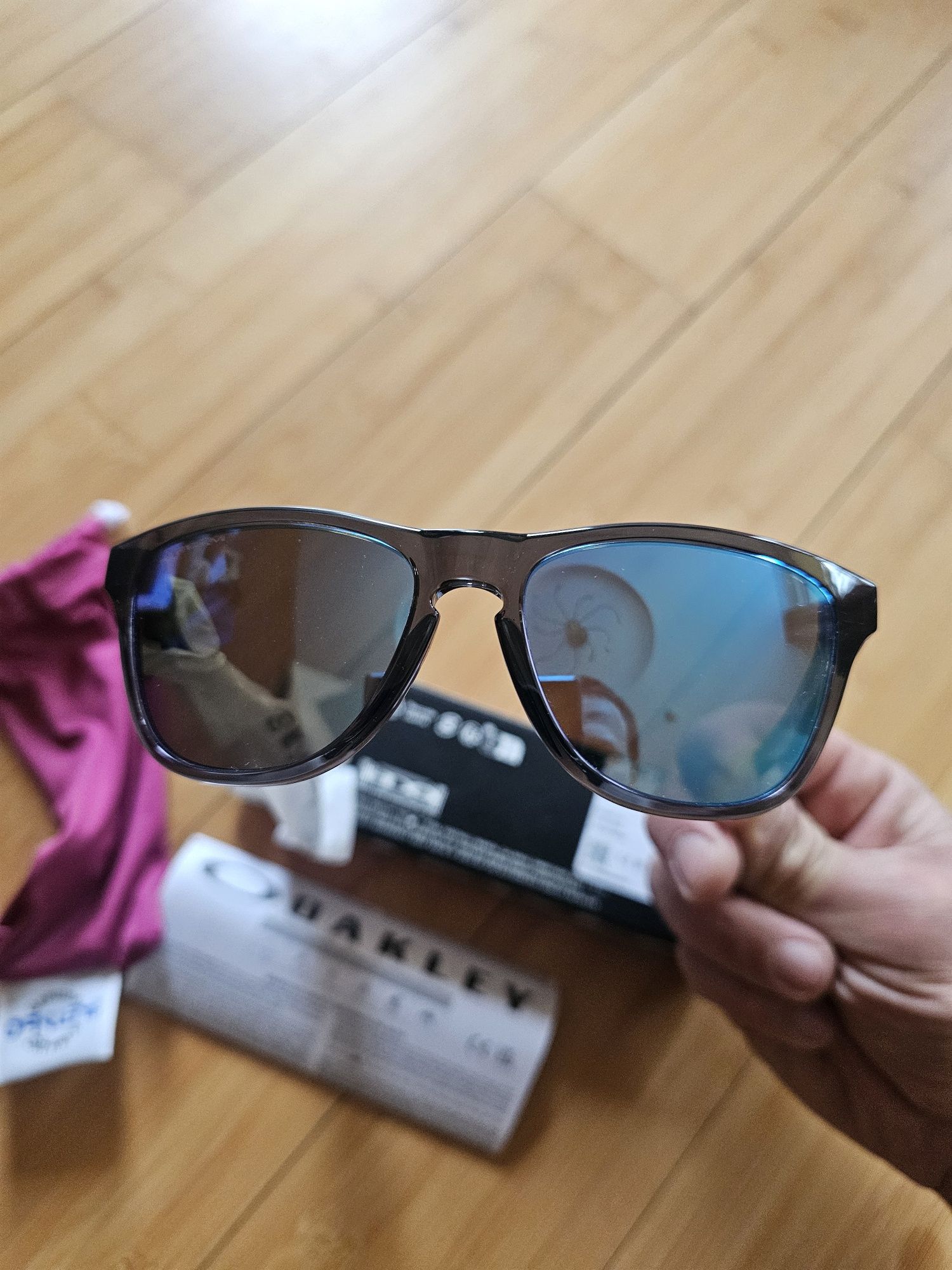 Чисто нови Oakley очила за деца - Frogskins XXS