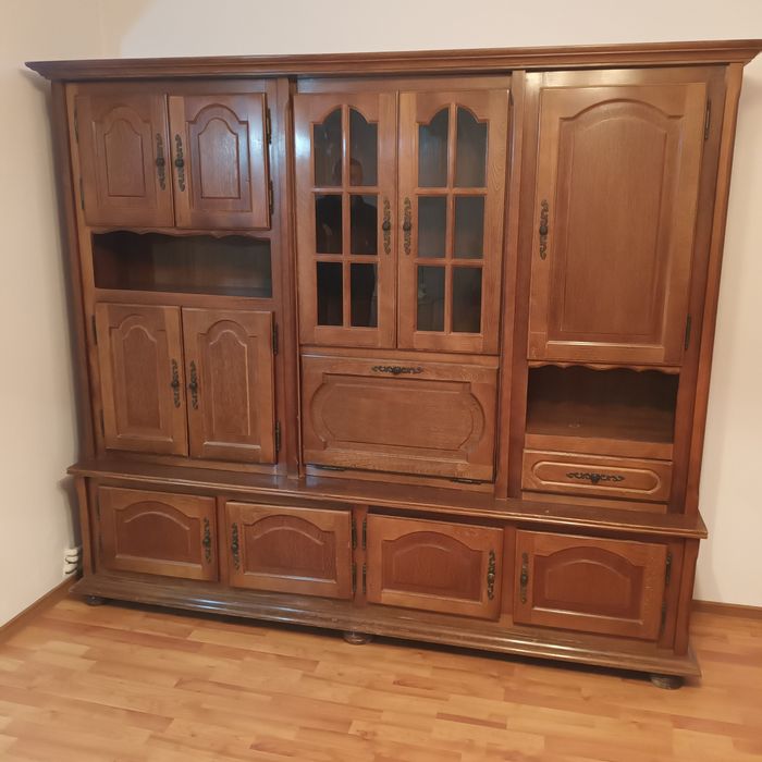 Mobilă  din lemn masiv