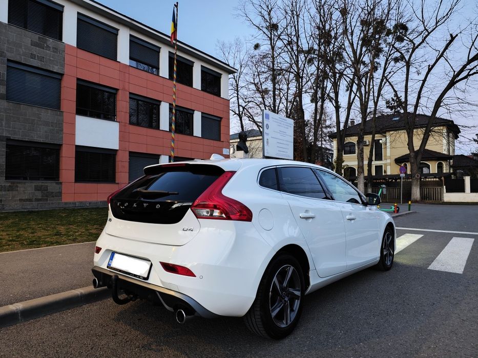 Volvo V40 R Design 2.0 Diesel D4, 190 Cp/Hp, panoramic, biturbo, piele