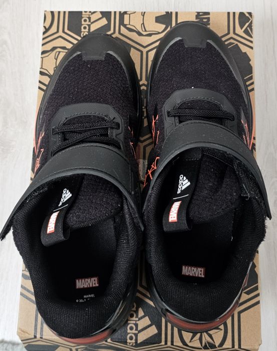 Sneakers Adidas Marvel baieti MARIME 37,5