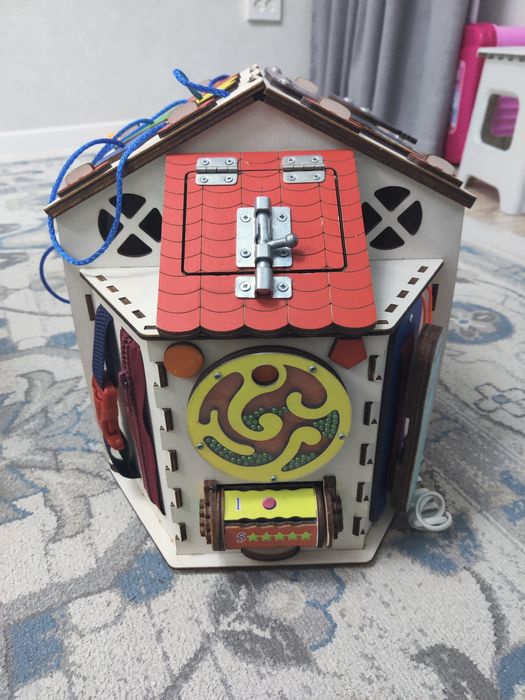 Продам домик бизиборд