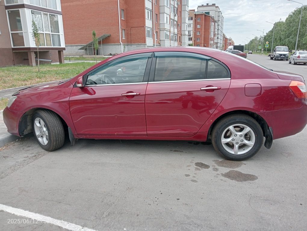 Geely Emgrand EC7 
ДВС и АКПП автомат в отличном состоянии.
Ход
