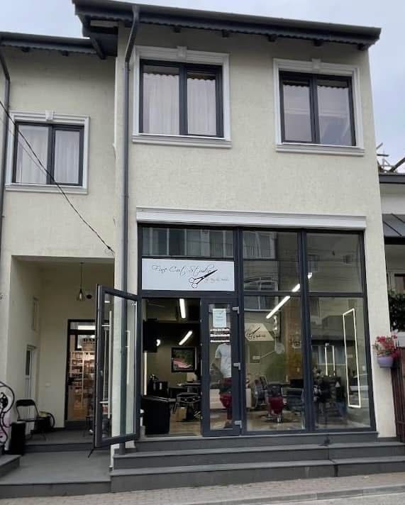 Spatiu comercial central Horezu