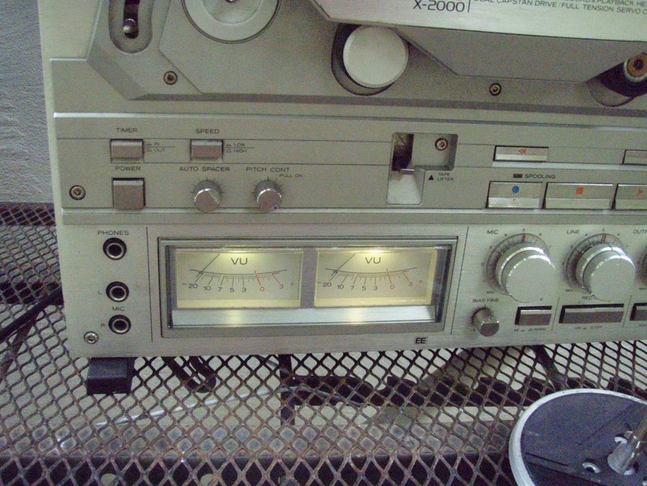 magnetofon Teac X-2000 cu probleme, incomplet