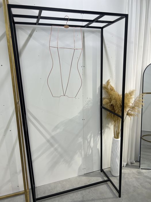 Рейл для одежды.