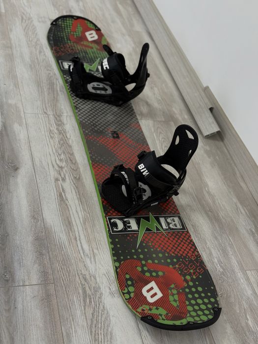 Продам сноуборд с креплениями в отличном состоянии