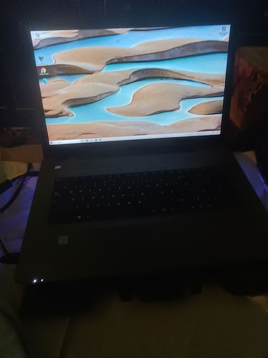 Vând laptop medion 800