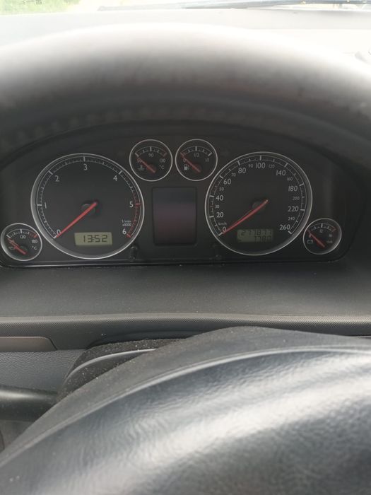 Vând Volkswagen Sharan