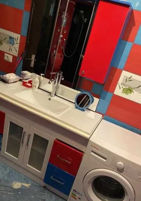 Дава се под наем Тристаен апартамент в Пловдив, Кършияка - 92 кв.м за 341.7 € - Снимка #2