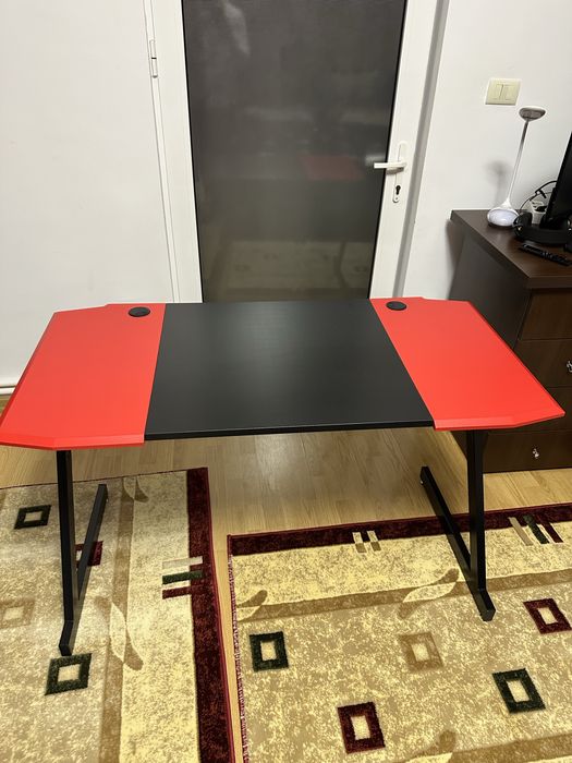 Birou de gaming in stare perfecta