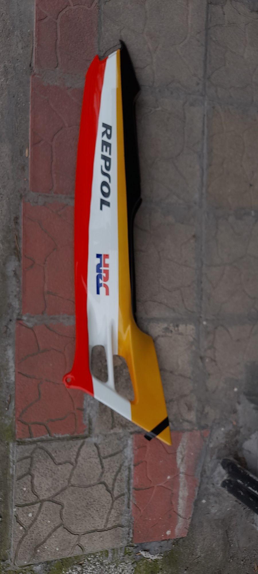 CBR F2 опашка дясна страница